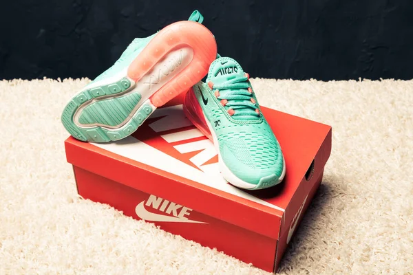 Nowe Piękne Kolorowe Ładne Buty Nike Air Max Biegania Trampki — Zdjęcie stockowe