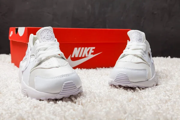 Nya Vackra Färgglada Och Trevliga Nike Huarache Löparskor Sneakers Utbildare — Stockfoto