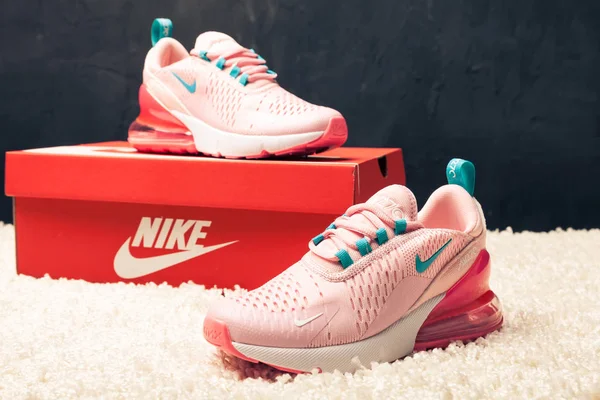 Nouvelles Belles Chaussures Course Colorées Belles Nike Air Max Baskets — Photo