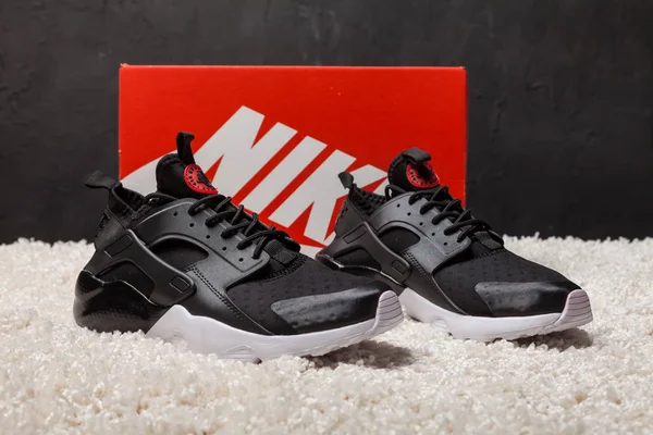 Gyönyörű Színes Szép Nike Air Huarache Futócipő Tornacipő Tréner Logó — Stock Fotó