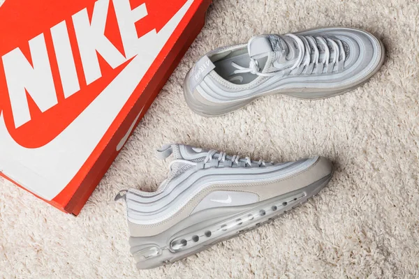 Gyönyörű Színes Szép Nike Air Max Futócipő Tornacipő Tréner Mutatja — Stock Fotó