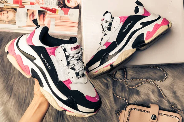 Neue Schöne Bunte Und Schöne Balenciaga Laufschuhe Turnschuhe Turnschuhe Zeigt — Stockfoto