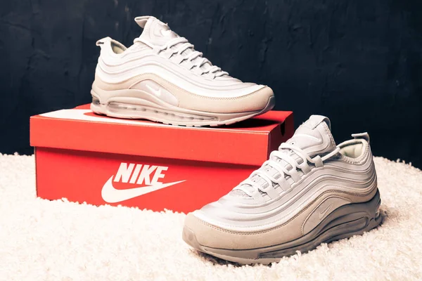 Yeni Renkli Güzel Nike Air Max Koşu Ayakkabıları Spor Ayakkabıları — Stok fotoğraf