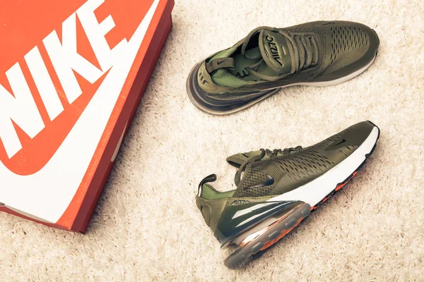 Yeni Renkli Güzel Nike Air Max Koşu Ayakkabıları Spor Ayakkabıları — Stok fotoğraf