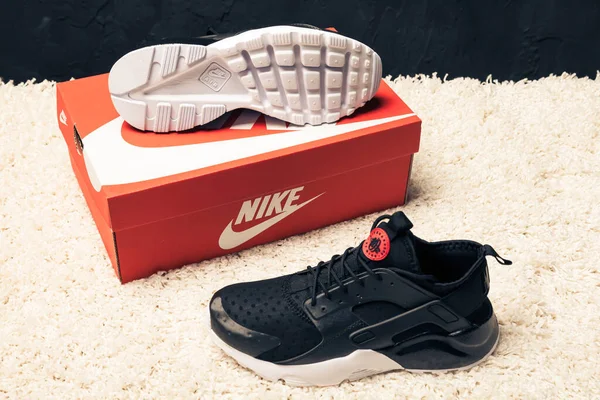 Novo Bonito Colorido Agradável Nike Huarache Tênis Corrida Tênis Treinadores — Fotografia de Stock