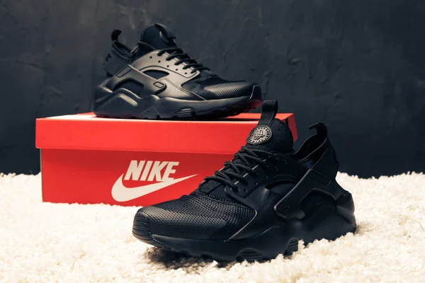 Nya Vackra Färgglada Och Trevliga Nike Huarache Löparskor Sneakers Utbildare — Stockfoto