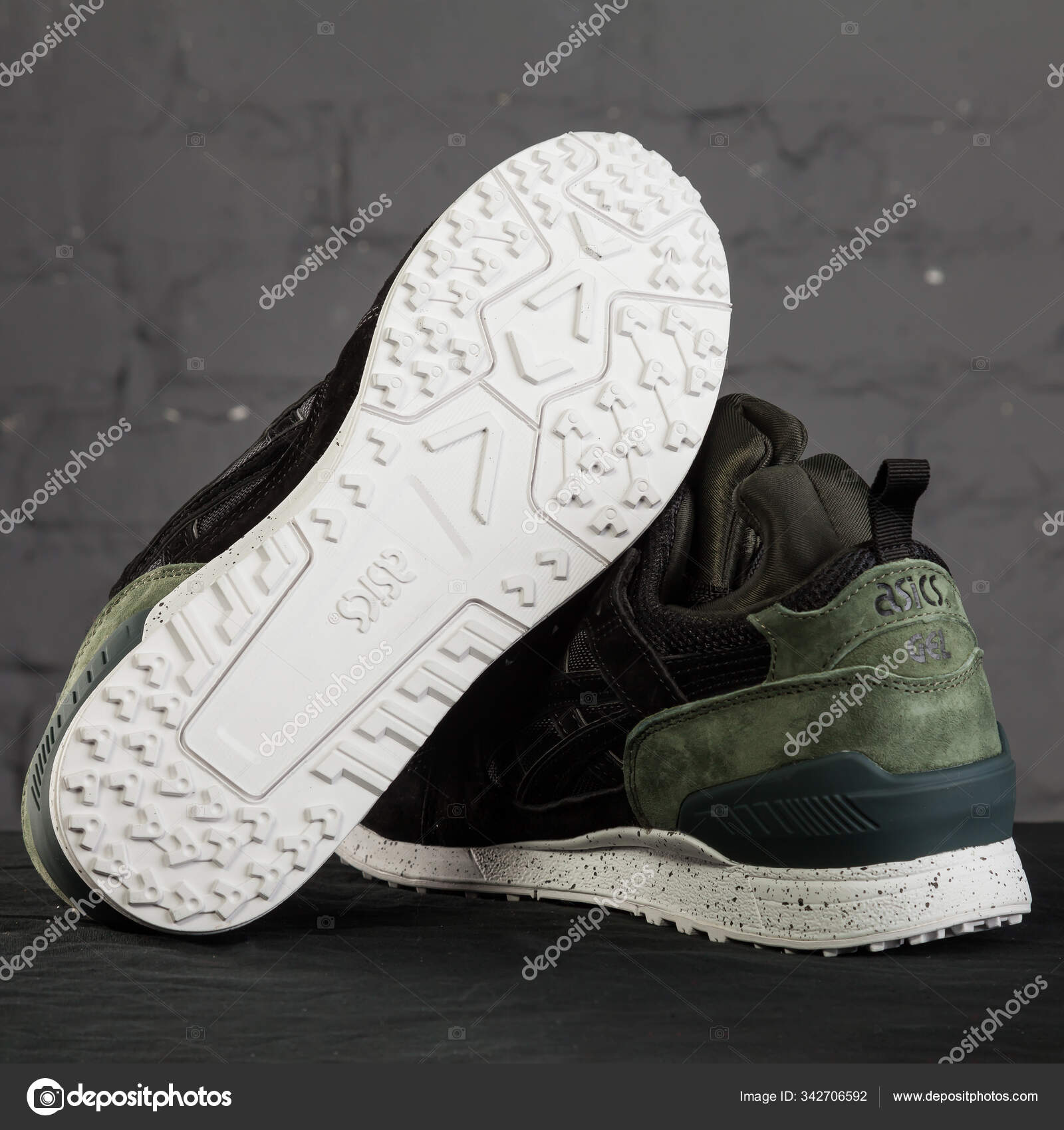 Asics running top shoes 2017