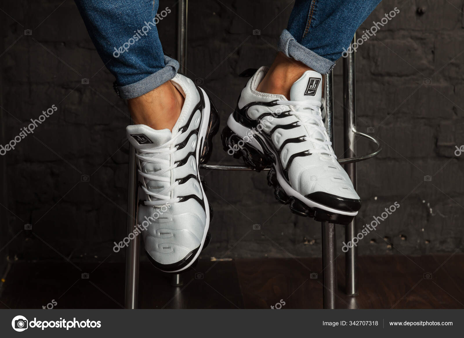 colorful running shoes nike