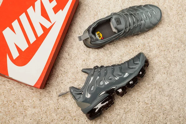 Yeni Güzel Renkli Güzel Nike Air Max Koşu Ayakkabıları Spor — Stok fotoğraf