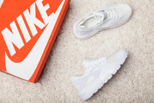 Yeni Renkli Güzel Nike Huarache Koşu Ayakkabıları Spor Ayakkabıları Spor — Stok fotoğraf