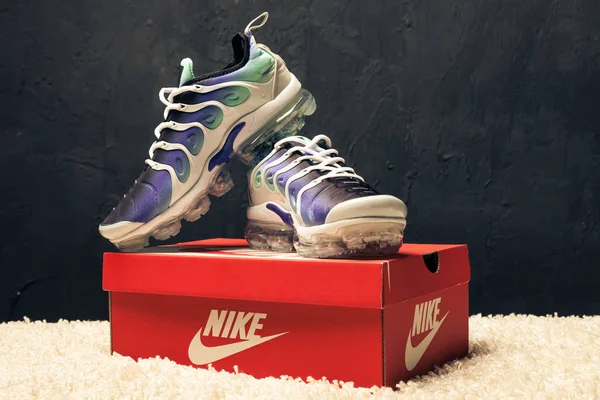 Gyönyörű Színes Szép Nike Air Max Futócipő Tornacipő Tréner Mutatja — Stock Fotó