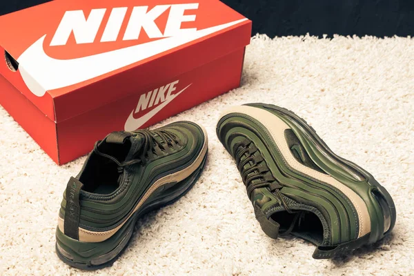 Nouveau Beau Coloré Agréable Chaussures Course Nike Air Max Baskets — Photo