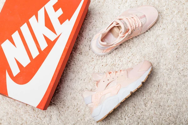 Nieuwe Mooie Kleurrijke Leuke Nike Huarache Hardloopschoenen Sneakers Trainers Toont — Stockfoto