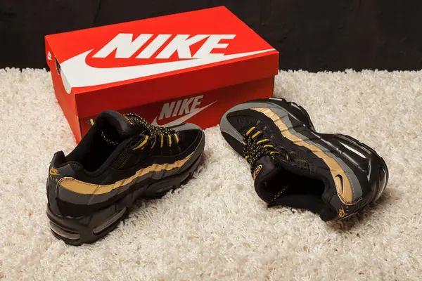 Gyönyörű Színes Szép Nike Air Max Futócipő Tornacipő Tréner Mutatja — Stock Fotó