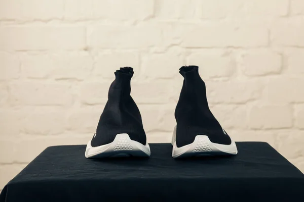Νέα Όμορφα Πολύχρωμα Και Ωραία Παπούτσια Για Τρέξιμο Balenciaga Αθλητικά — Φωτογραφία Αρχείου