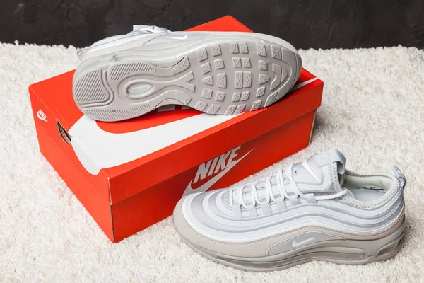 Yeni Renkli Güzel Nike Air Max Koşu Ayakkabıları Spor Ayakkabıları — Stok fotoğraf