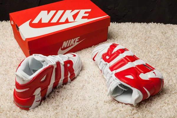 Gyönyörű Színes Szép Nike Air Max Futócipő Tornacipő Tréner Mutatja — Stock Fotó