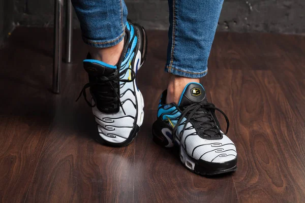 Nieuwe Mooie Kleurrijke Leuke Hardloopschoenen Sneakers Trainers Die Het Logo — Stockfoto