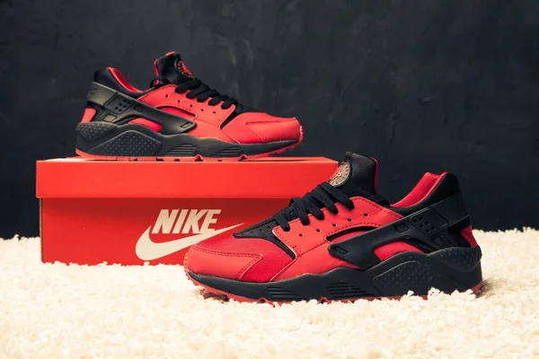 Nya Vackra Färgglada Och Trevliga Nike Air Huarache Löparskor Sneakers — Stockfoto