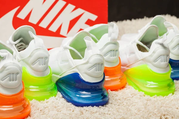 Gyönyörű Színes Szép Nike Air Max Futócipő Tornacipő Tréner Mutatja — Stock Fotó