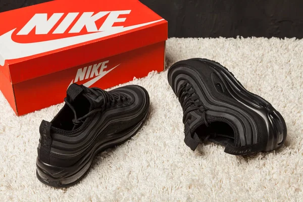 Gyönyörű Színes Szép Nike Air Max Futócipő Tornacipő Tréner Mutatja — Stock Fotó