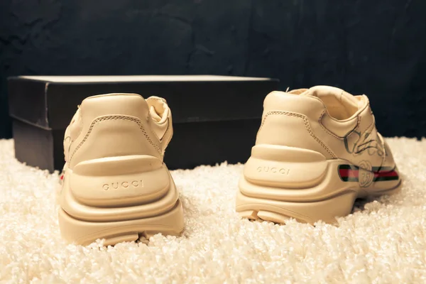 Nouveau Beau Coloré Agréable Chaussures Course Adidas Gucci Baskets Baskets — Photo