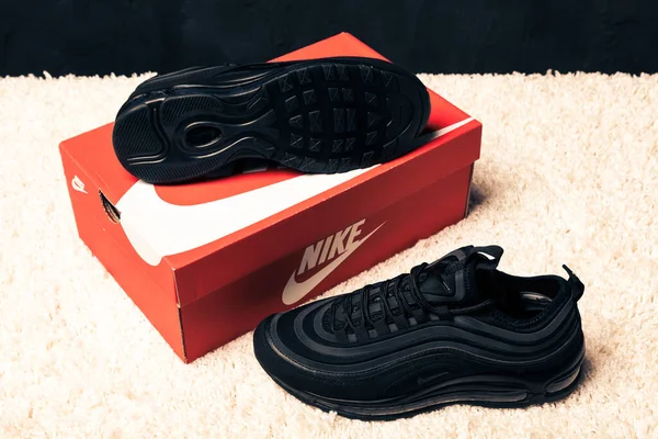 Yeni Renkli Güzel Nike Air Max Koşu Ayakkabıları Spor Ayakkabıları — Stok fotoğraf