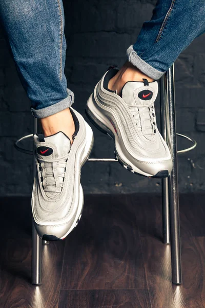 Nieuwe Mooie Kleurrijke Leuke Hardloopschoenen Sneakers Trainers Die Het Logo — Stockfoto