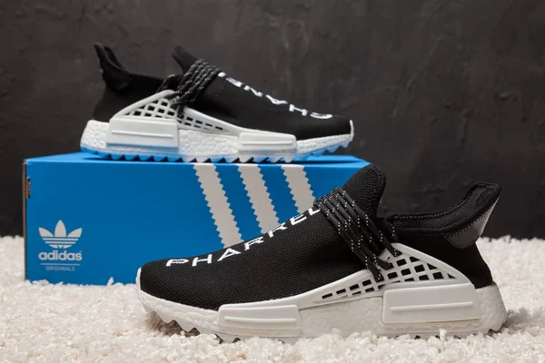 Nieuwe Mooie Kleurrijke Leuke Hardloopschoenen Sneakers Trainers Toont Het Logo — Stockfoto