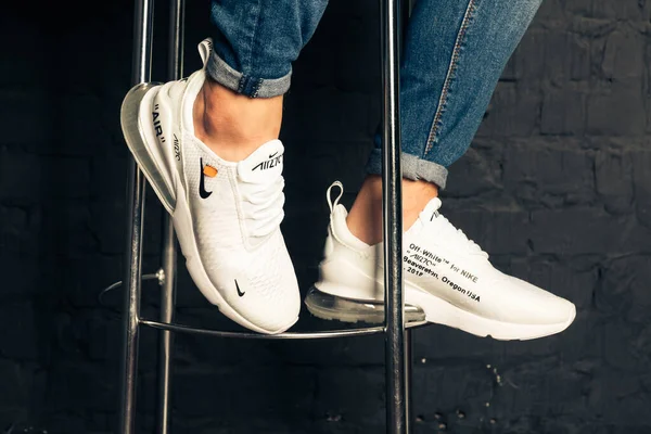 Новий Прекрасний Барвистий Милий Nike Air Max Працює Взуття Кросівки — стокове фото