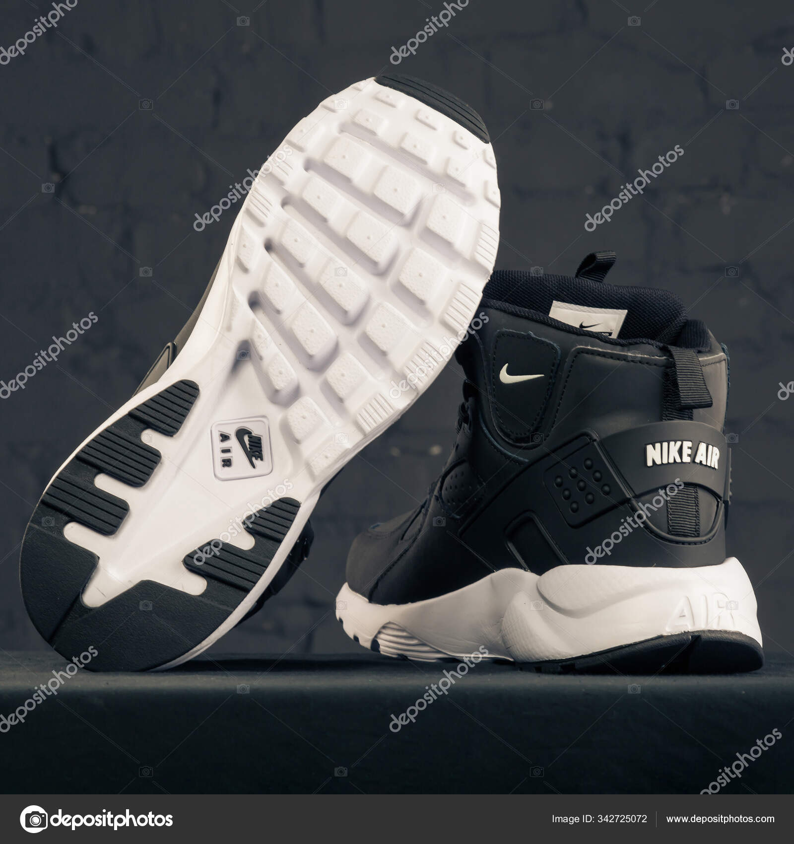 pomp geur Begrafenis New Beautiful Colorful Nice Nike Huarache Running Shoes Sneakers Trainers –  Stock Editorial Photo © sozon #342725072