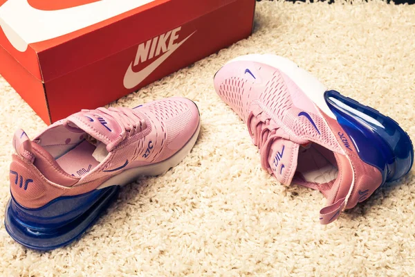 Nouvelles Belles Chaussures Course Colorées Belles Nike Air Max Baskets — Photo