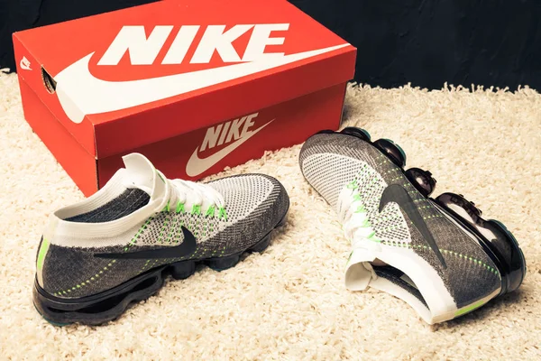 Yeni Renkli Güzel Nike Buhar Max Koşu Ayakkabıları Spor Ayakkabıları — Stok fotoğraf