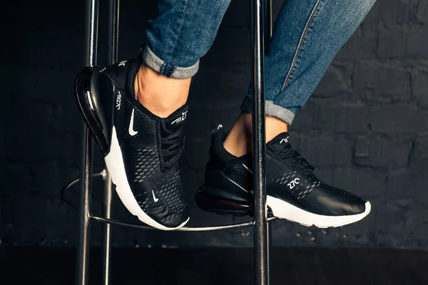 Gyönyörű Színes Szép Nike Air Max Futócipő Tornacipő Tréner Mutatja — Stock Fotó