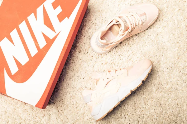 Nieuwe Mooie Kleurrijke Leuke Nike Huarache Hardloopschoenen Sneakers Trainers Toont — Stockfoto