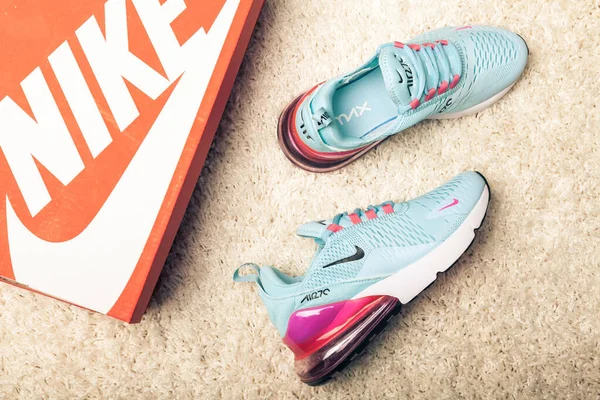 Nouvelles Belles Chaussures Course Colorées Belles Nike Air Max Baskets — Photo