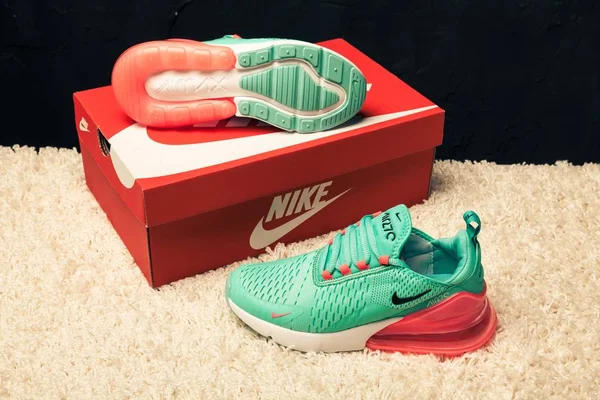 Nouvelles Belles Chaussures Course Colorées Belles Nike Air Max Baskets — Photo