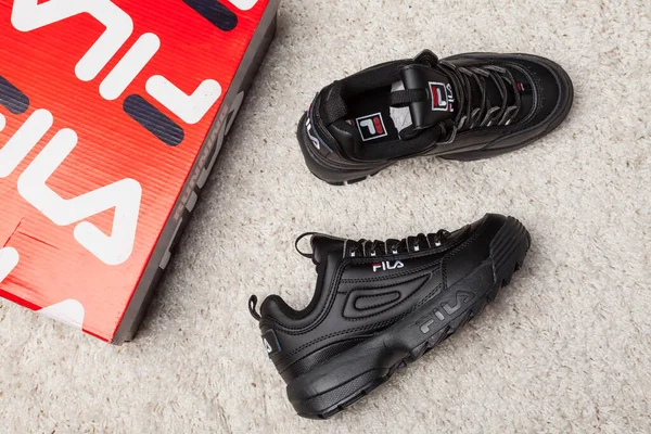 Novo Bonito Colorido Agradável Fila Disruptor Tênis Corrida Tênis Treinadores — Fotografia de Stock Editorial © sozon #342725020