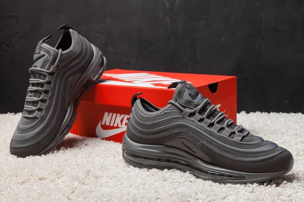 Gyönyörű Színes Szép Nike Air Max Futócipő Tornacipő Tréner Mutatja — Stock Fotó