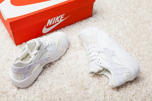 Nieuwe Mooie Kleurrijke Leuke Nike Huarache Hardloopschoenen Sneakers Trainers Toont — Stockfoto