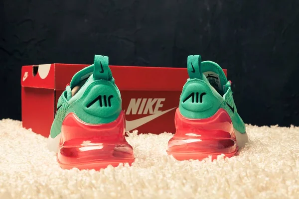 Nouvelles Belles Chaussures Course Colorées Belles Nike Air Max Baskets — Photo