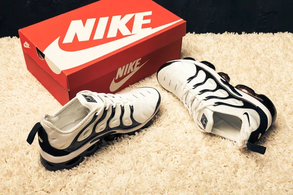 Νέο Όμορφο Πολύχρωμο Και Ωραίο Nike Air Max Αθλητικά Παπούτσια — Φωτογραφία Αρχείου