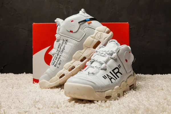 Gyönyörű Színes Szép Nike Air Max Futócipő Tornacipő Tréner Mutatja — Stock Fotó