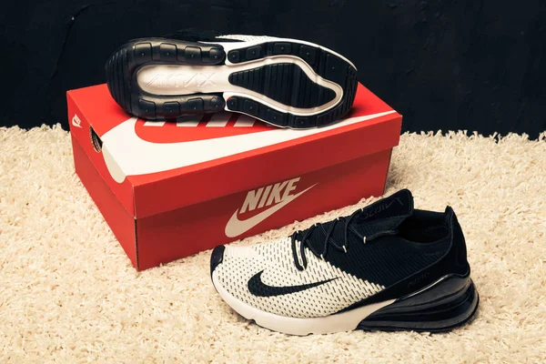 Yeni Renkli Güzel Nike Air Max Koşu Ayakkabıları Spor Ayakkabıları — Stok fotoğraf