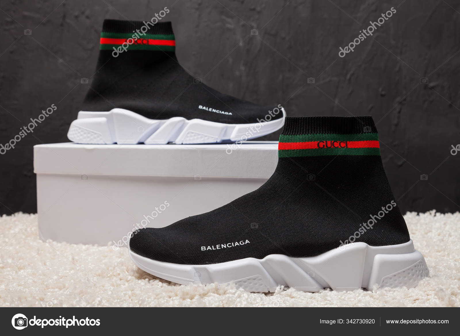 Nuevo Hermoso Colorido Agradable Balenciaga Gucci Zapatillas Correr Zapatillas Deporte — Foto de stock © sozon #342730920