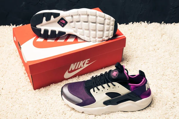 Novo Bonito Colorido Agradável Nike Huarache Tênis Corrida Tênis Treinadores — Fotografia de Stock