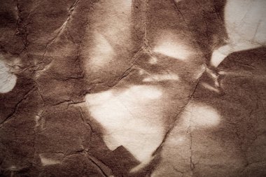 Eski kağıt çarşaf. Toz ve kirli lekelerle dolu boş bir arka plan. Eski ve antika sanat konsepti. Ayrıntılı yakın çekim stüdyo çekimi. Ön manzara. Ayarlanmış