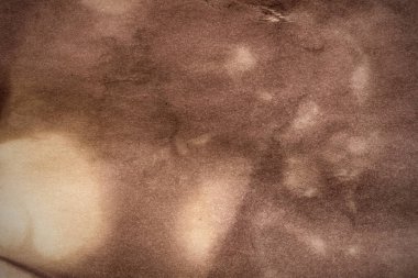 Eski kağıt çarşaf. Toz ve kirli lekelerle dolu boş bir arka plan. Eski ve antika sanat konsepti. Ayrıntılı yakın çekim stüdyo çekimi. Ön manzara. Ayarlanmış