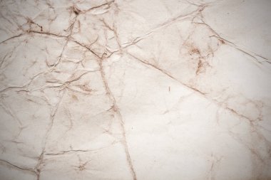 Eski kağıt çarşaf. Toz ve kirli lekelerle dolu boş bir arka plan. Eski ve antika sanat konsepti. Ayrıntılı yakın çekim stüdyo çekimi. Ön manzara. Ayarlanmış