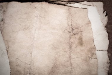 Eski kağıt çarşaf. Toz ve kirli lekelerle dolu boş bir arka plan. Eski ve antika sanat konsepti. Ayrıntılı yakın çekim stüdyo çekimi. Ön manzara. Ayarlanmış